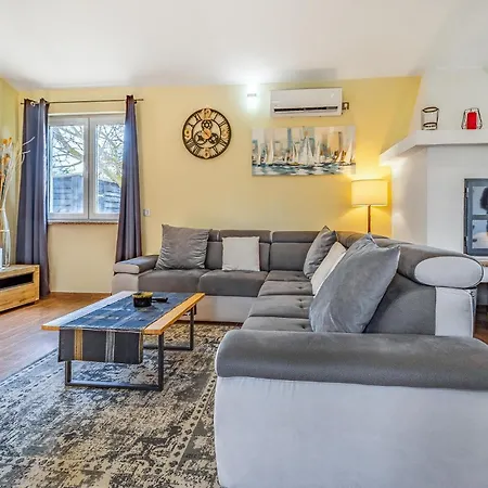 Nyaraló 3 Bedroom Pet Friendly In