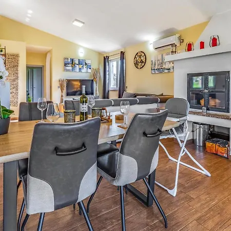3 Bedroom Pet Friendly In Holiday home *