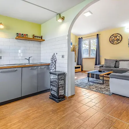 3 Bedroom Pet Friendly In